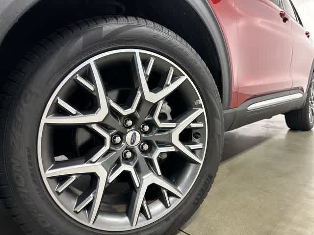 Used 2025 Ford Explorer Platinum w/ Ultimate Package AWD/4WD image 29