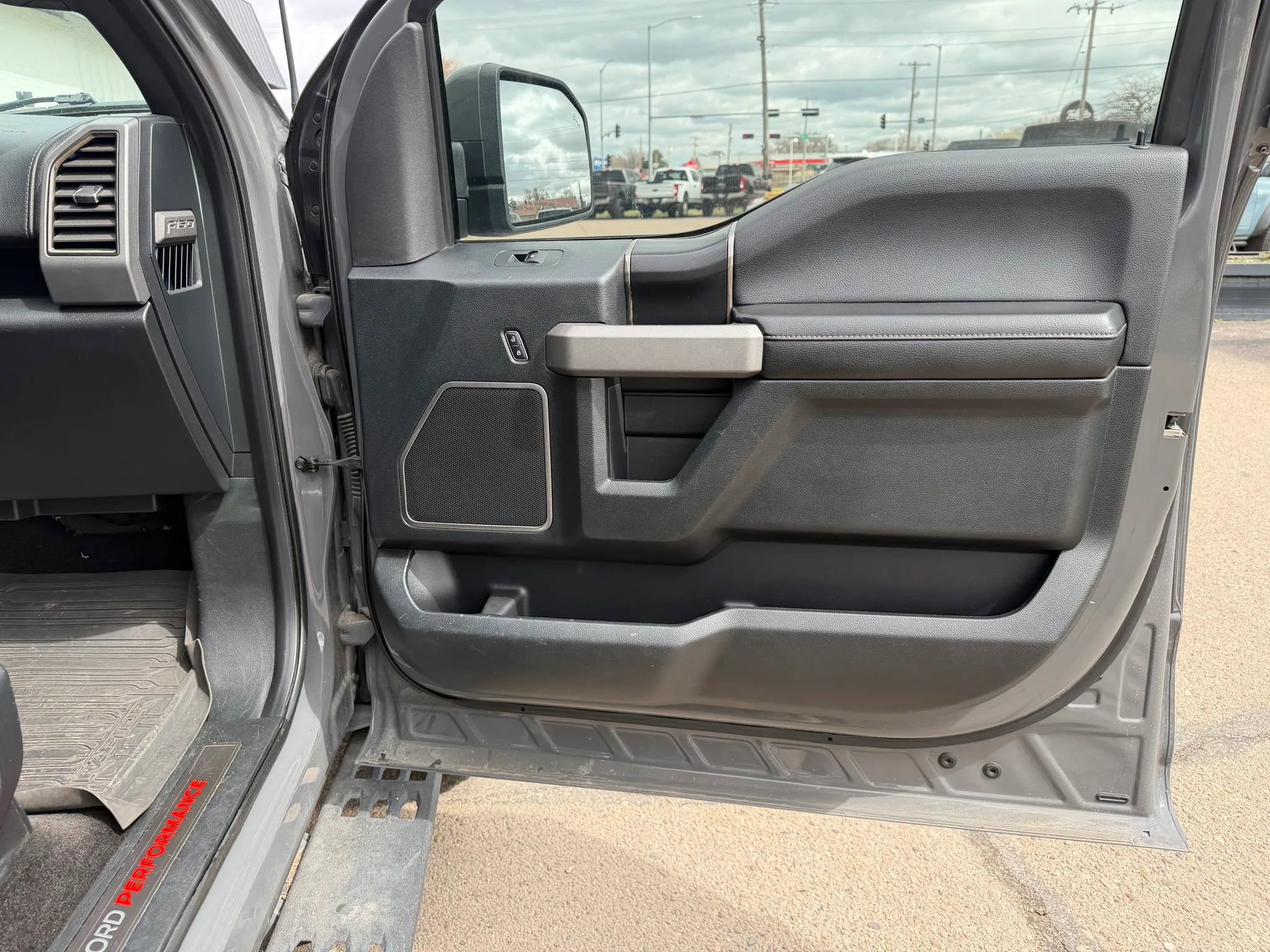 Used 2018 Ford F150 Raptor w/ Equipment Group 802A Luxury image 15