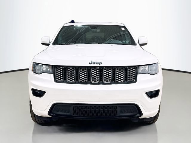 Used 2019 Jeep Grand Cherokee Altitude image 3