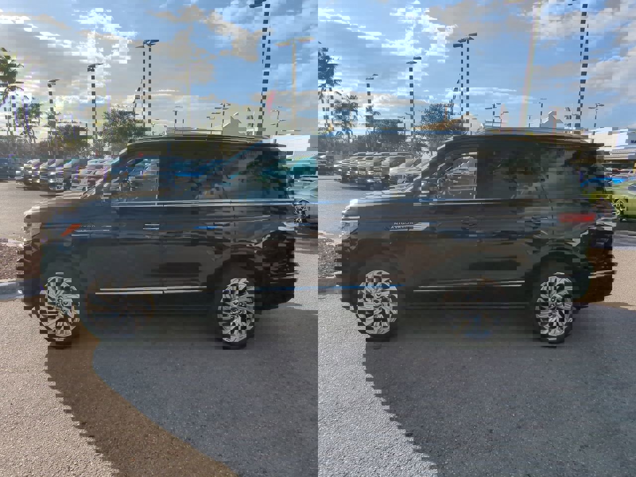 Used 2024 Lincoln Navigator Reserve image 8