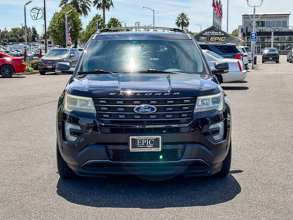Used 2017 Ford Explorer XLT w/ Equipment Group 202A FWD image 6