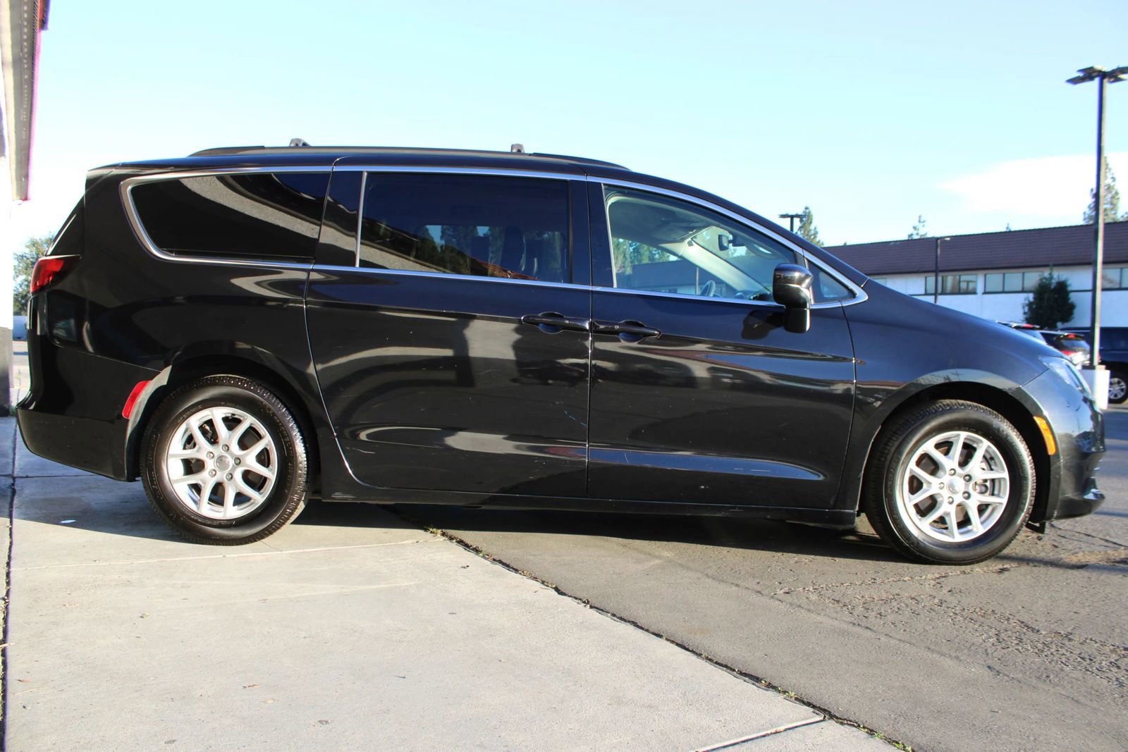 Used 2020 Chrysler Voyager Lxi image 33