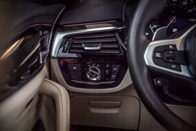 Used 2018 BMW 540i image 28