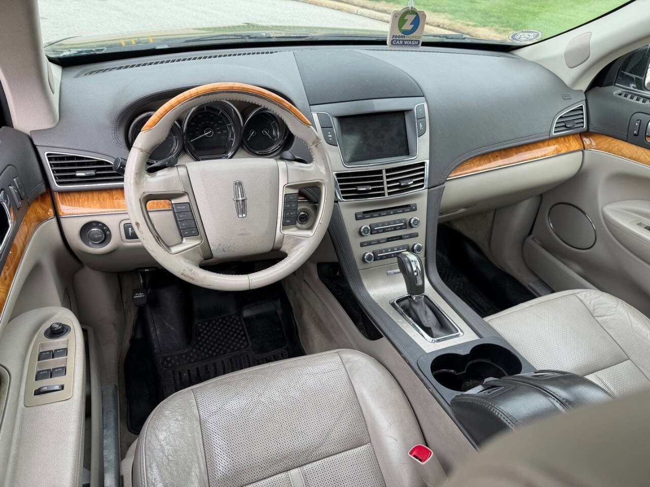 Used 2012 Lincoln MKT AWD image 12