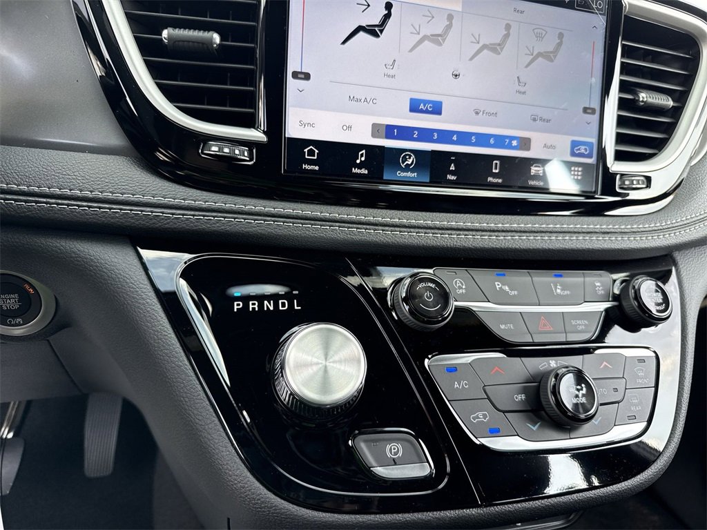 New 2026 Chrysler Pacifica Select image 19