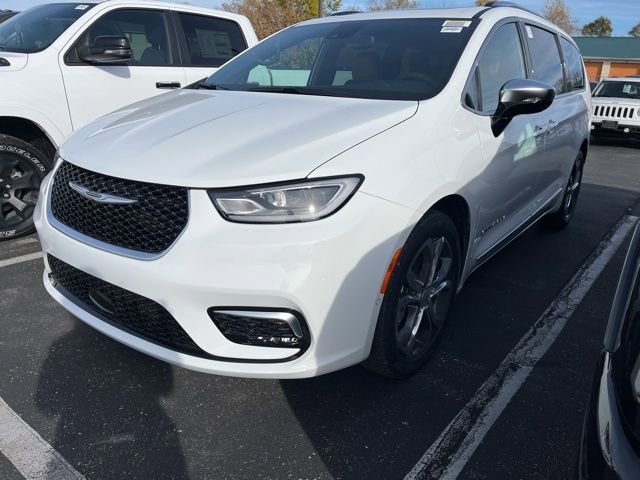 New 2026 Chrysler Pacifica Pinnacle w/ Trailer Tow Group FWD image 1