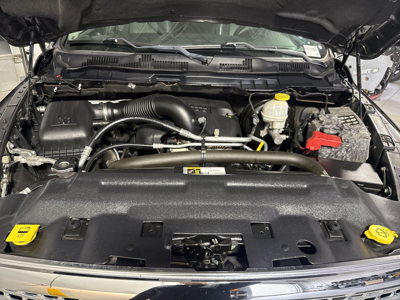 Used 2018 RAM 1500 Laramie w/ Convenience Group AWD/4WD image 29
