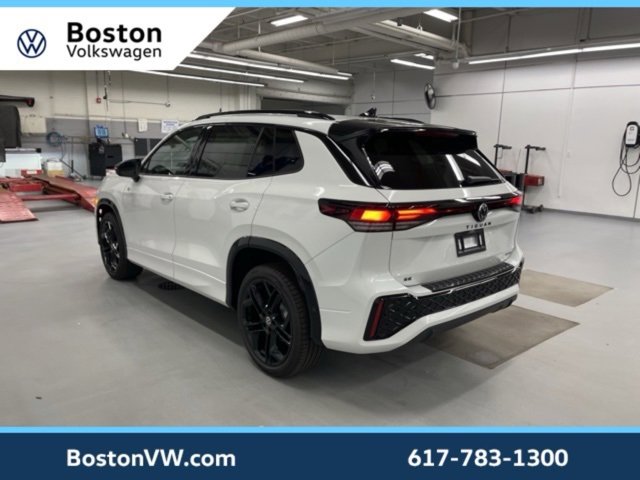 New 2026 Volkswagen Tiguan SE R-Line image 2