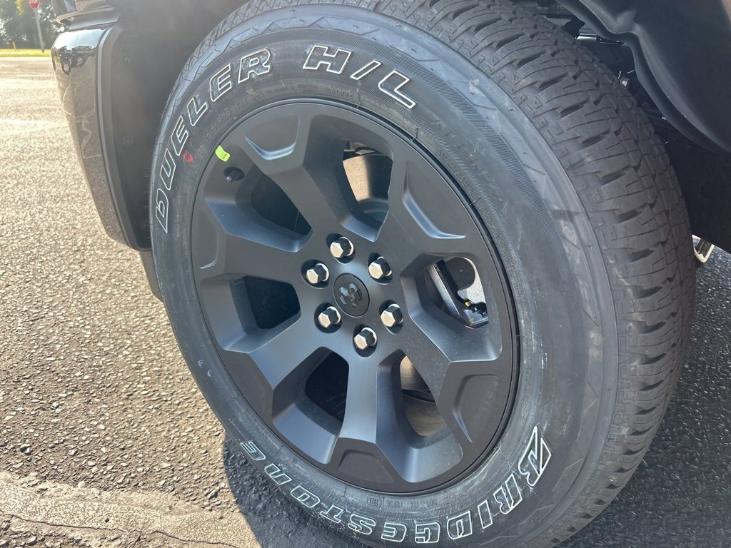 New 2026 RAM 1500 4x4 Crew Cab image 17