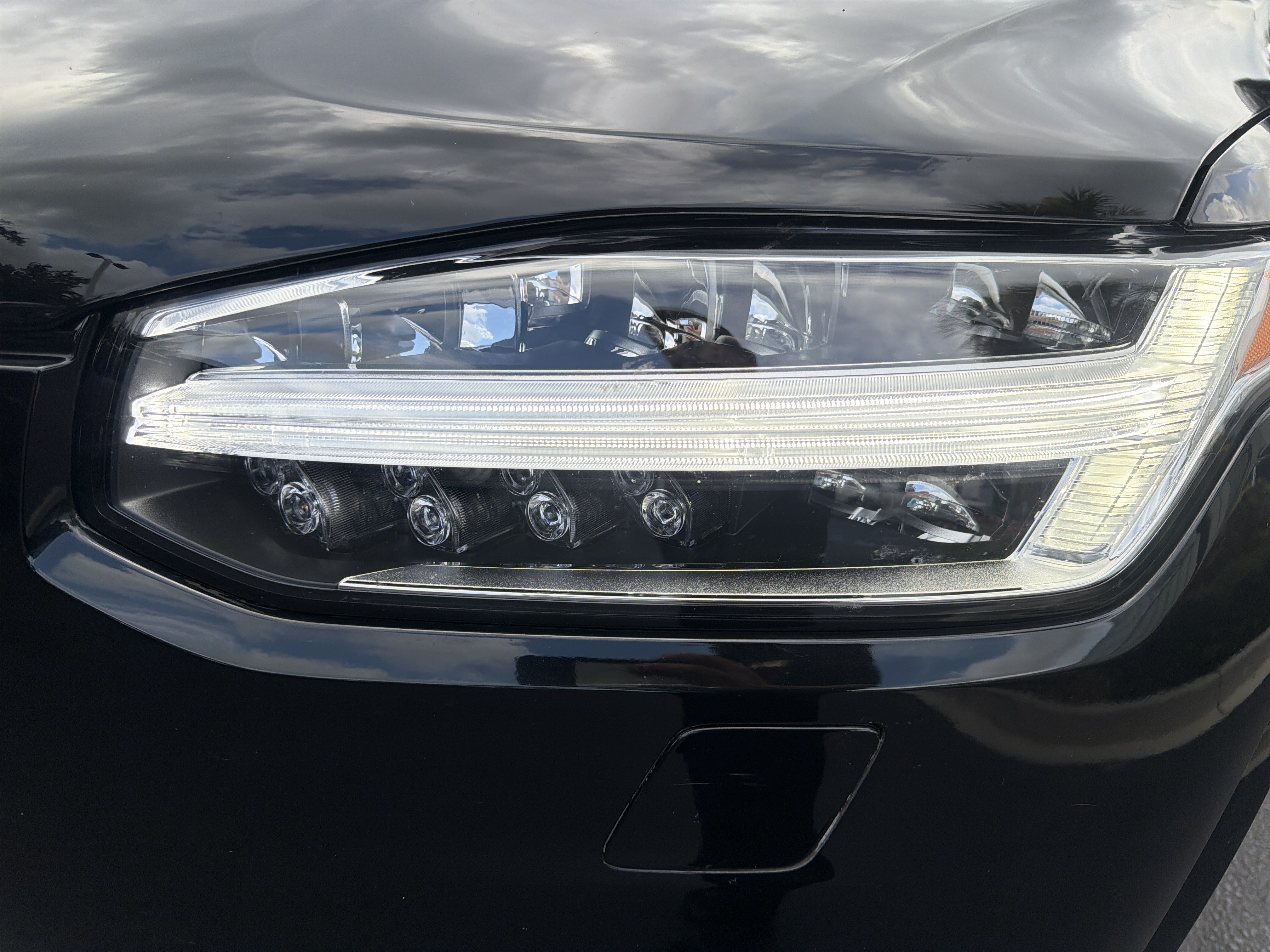 Certified 2023 Volvo XC90 B6 Ultimate w/ Lounge Package AWD/4WD image 6