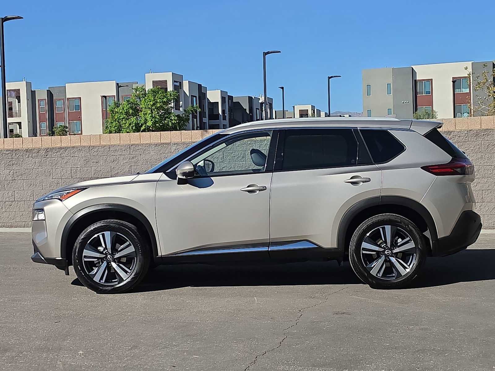 Used 2023 Nissan Rogue SL image 6