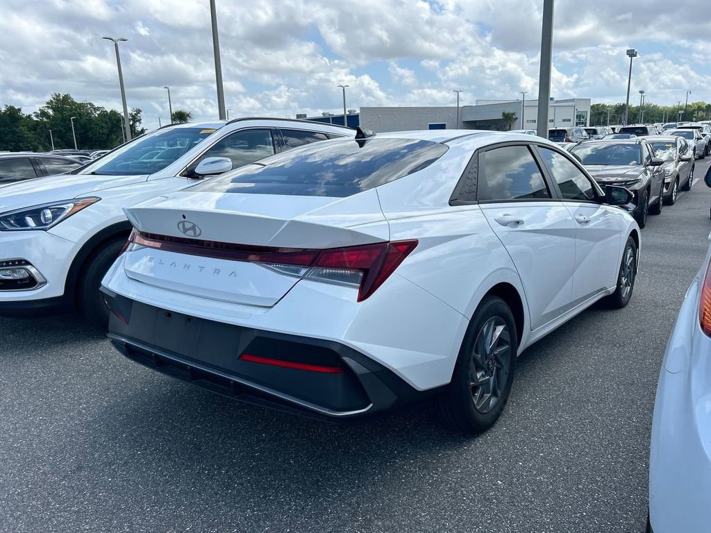 Certified 2024 Hyundai Elantra SEL FWD image 2