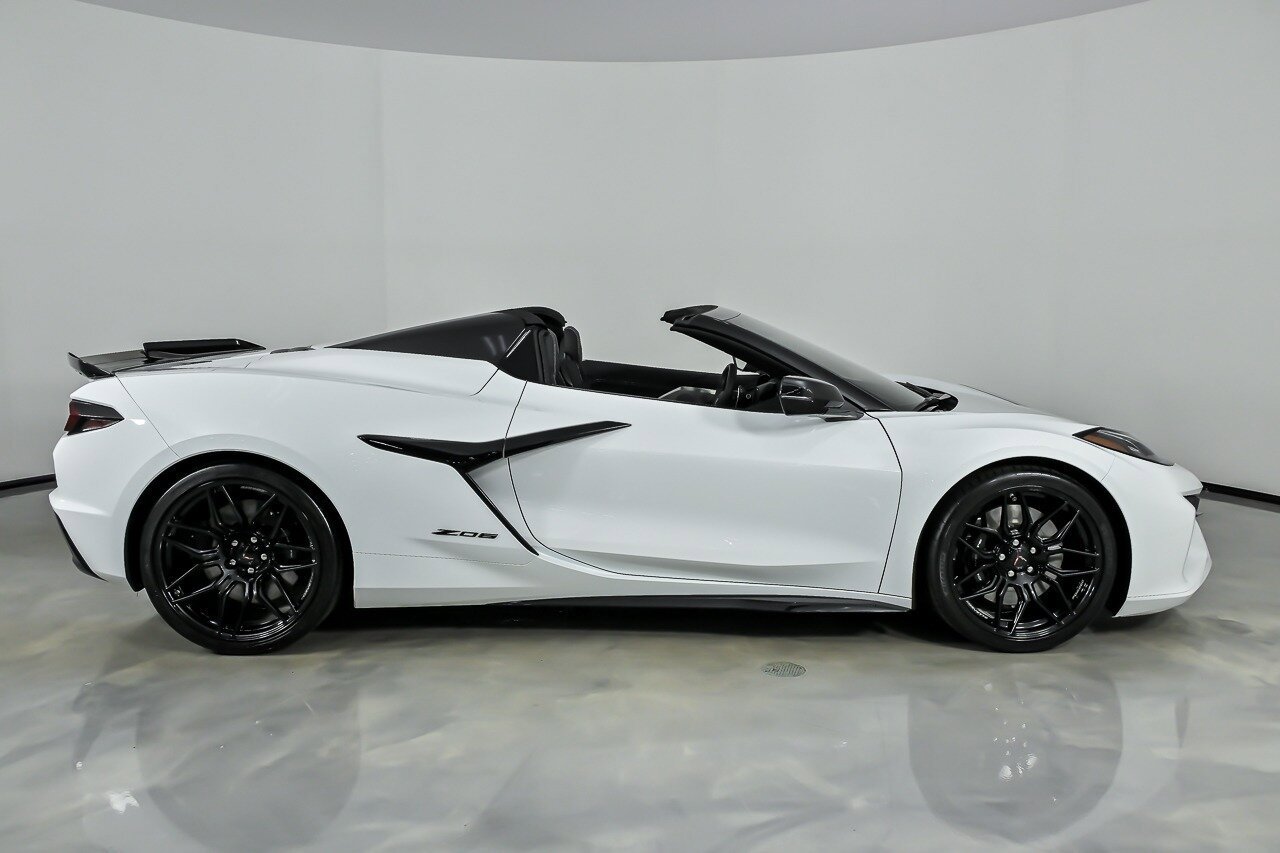 Used 2024 Chevrolet Corvette Z06 RWD image 15