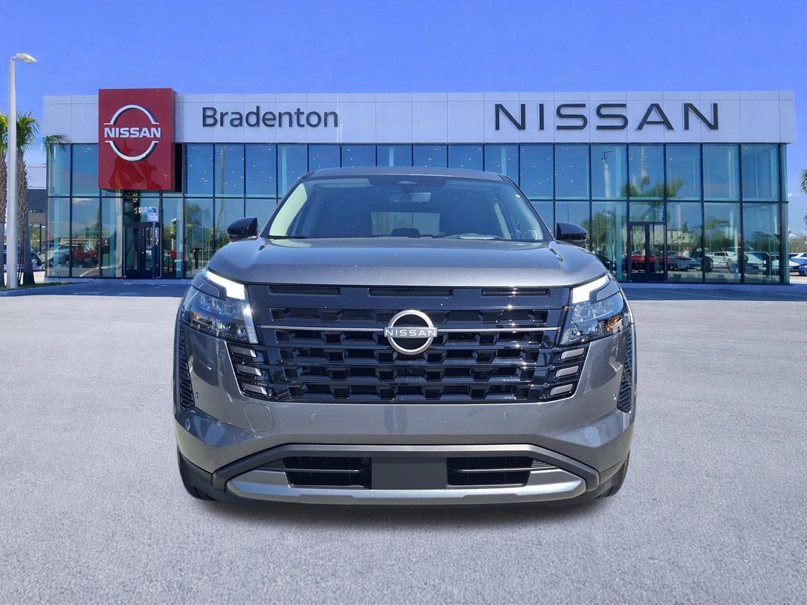 New 2026 Nissan Pathfinder Platinum image 2