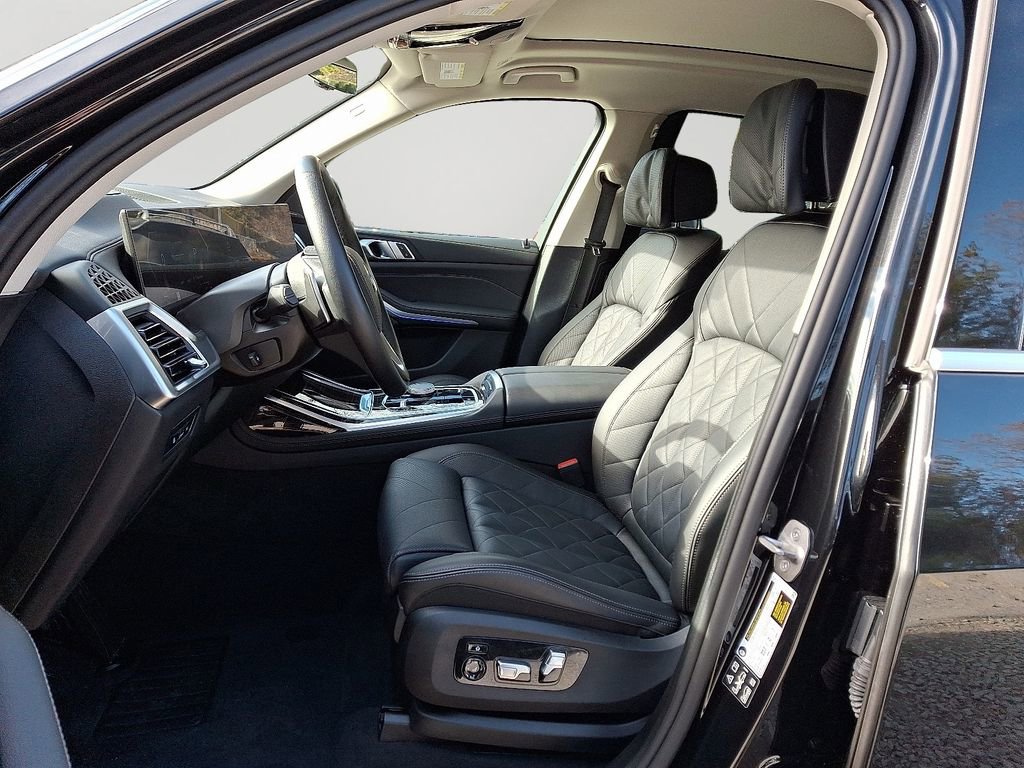 Used 2025 BMW X7 xDrive40i w/ Premium Package image 15