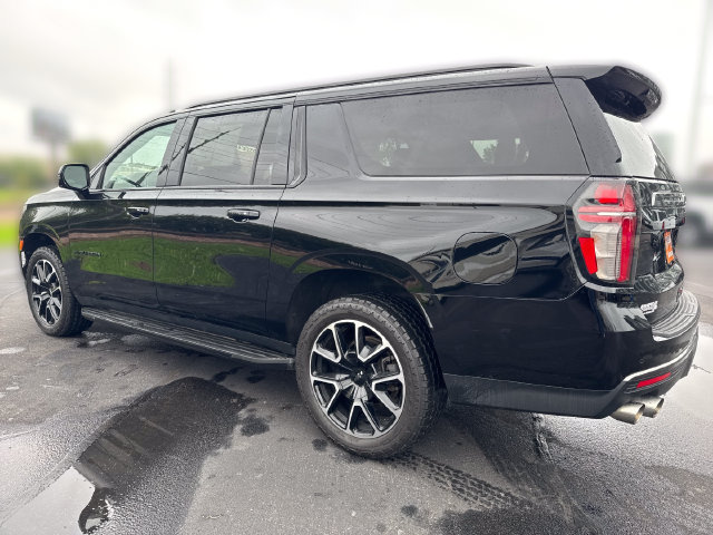 Used 2022 Chevrolet Suburban RST w/ Sport Performance Package AWD/4WD image 3