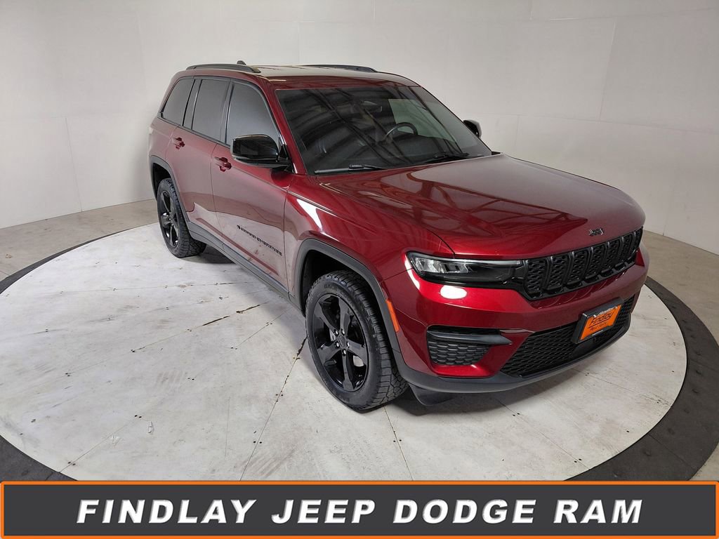 Used 2022 Jeep Grand Cherokee Altitude image 1