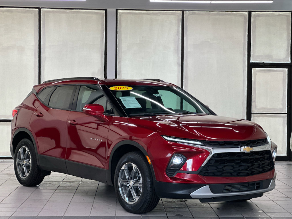 Certified 2025 Chevrolet Blazer LT FWD image 1