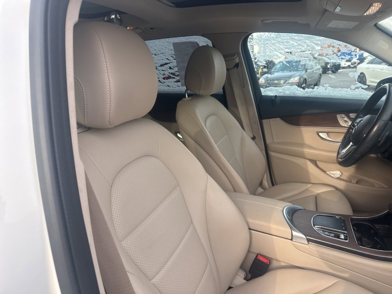 Used 2021 Mercedes-Benz GLC 300 GLC 300 image 10
