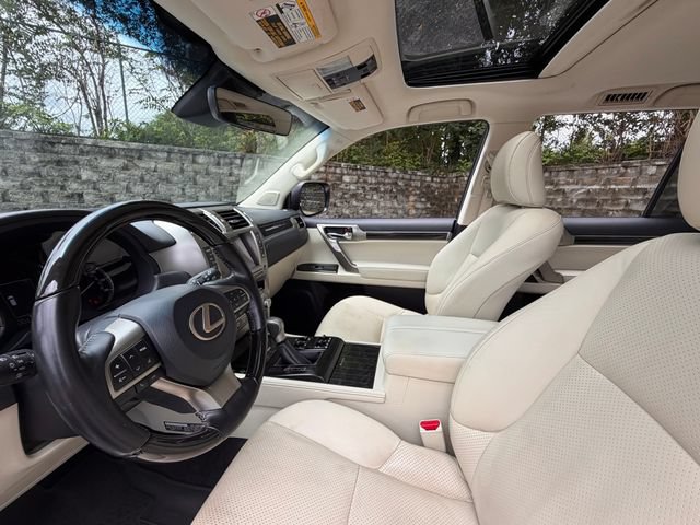 Used 2021 Lexus GX 460 Luxury w/ Sport Design Package AWD/4WD image 15