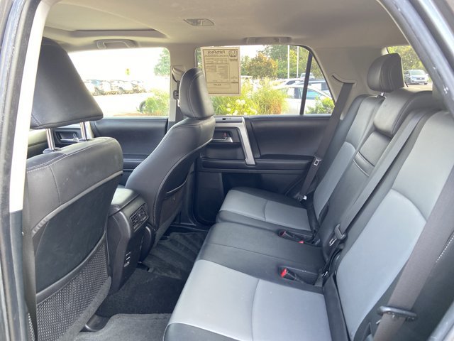 Used 2016 Toyota 4Runner SR5 Premium RWD image 17