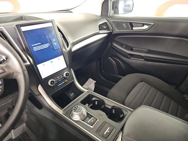 Used 2024 Ford Edge SE w/ Black Appearance Package image 16