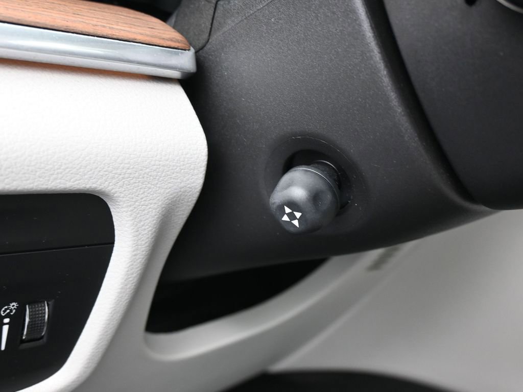 Used 2023 Jeep Grand Cherokee L Summit w/ Luxury Tech Group V image 16