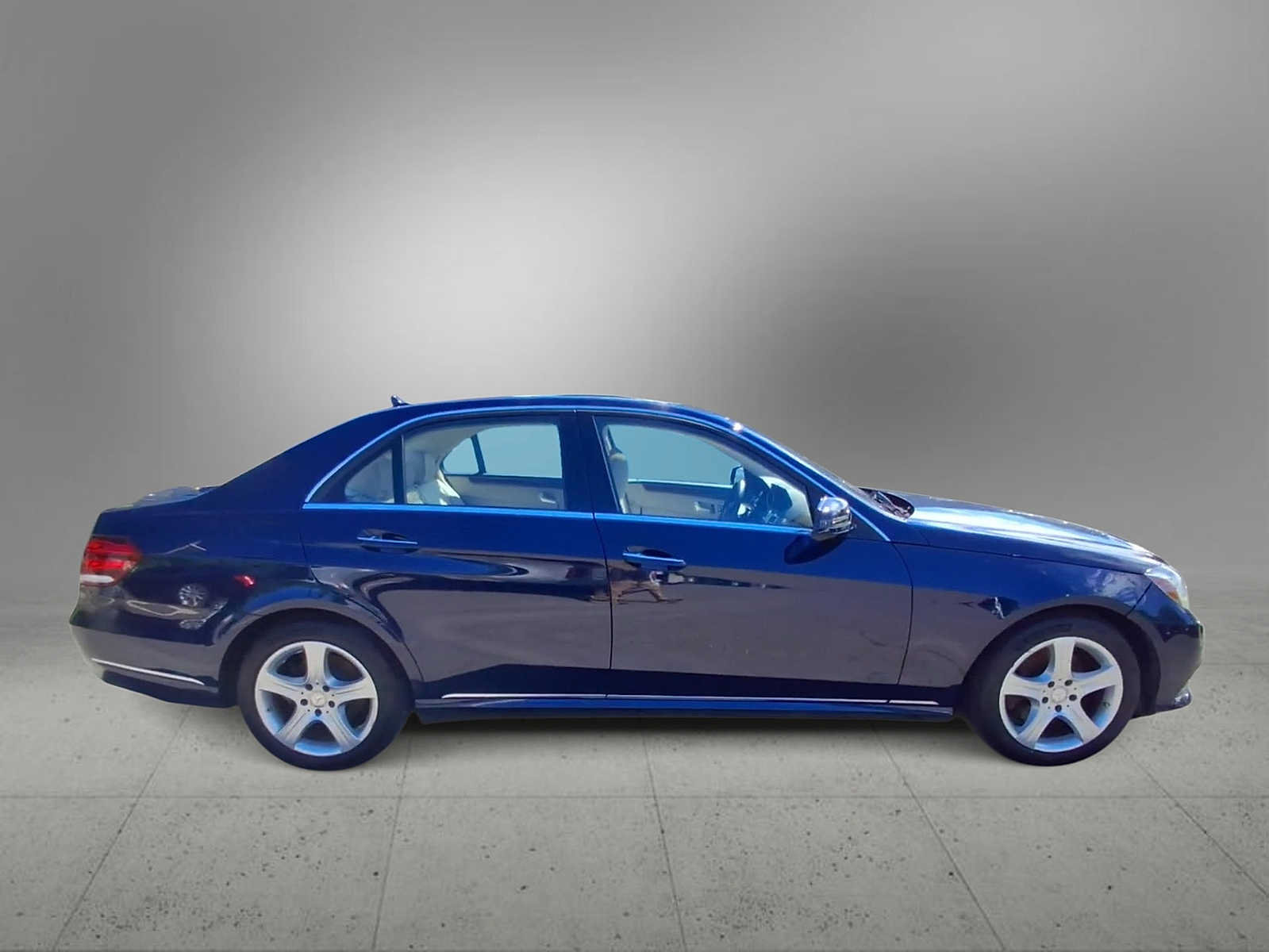 Used 2015 Mercedes-Benz E 350 4MATIC Sedan image 9