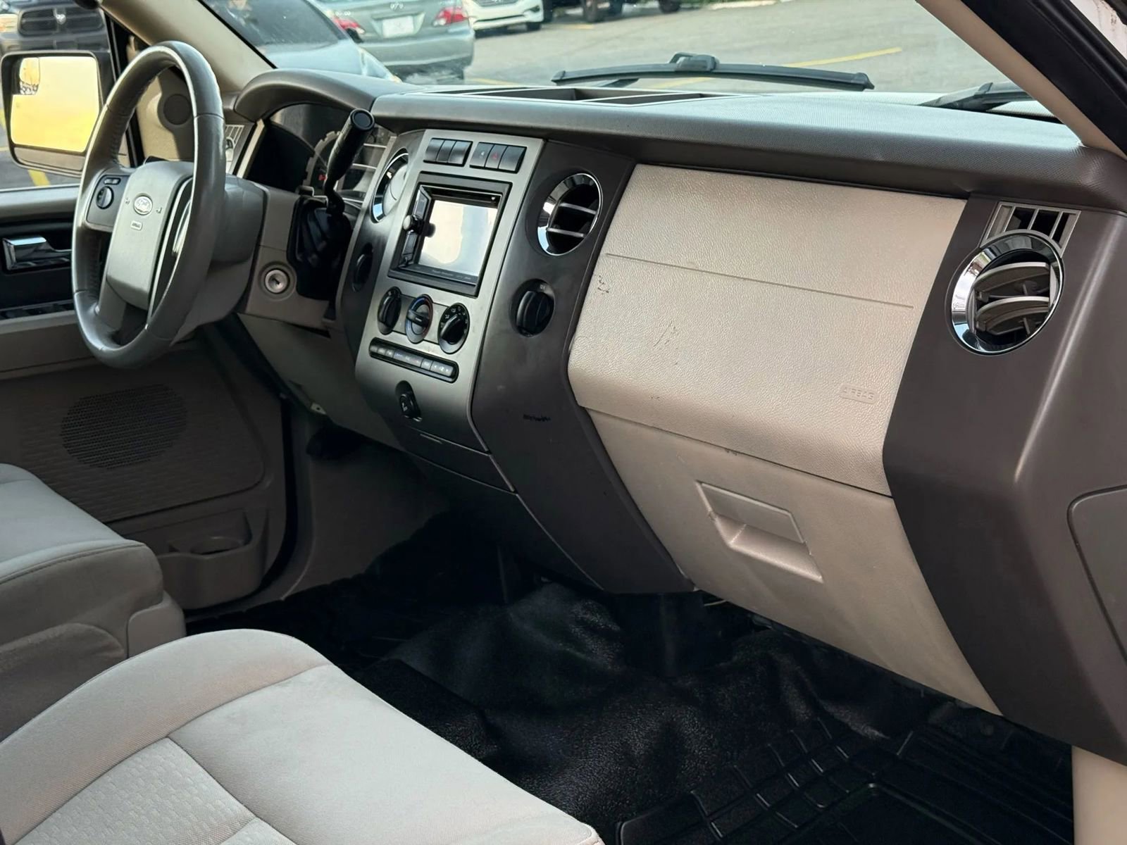 Used 2010 Ford Expedition XLT image 19
