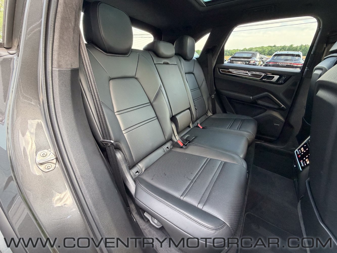 Used 2022 Porsche Cayenne GTS AWD/4WD image 40