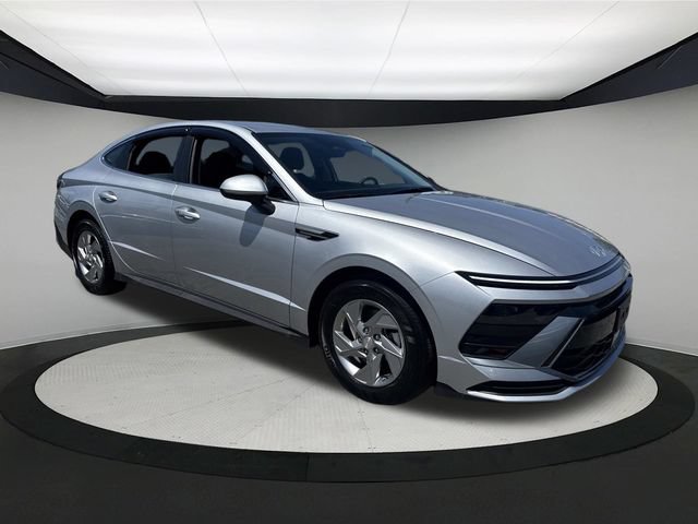 Certified 2025 Hyundai Sonata SE FWD image 2