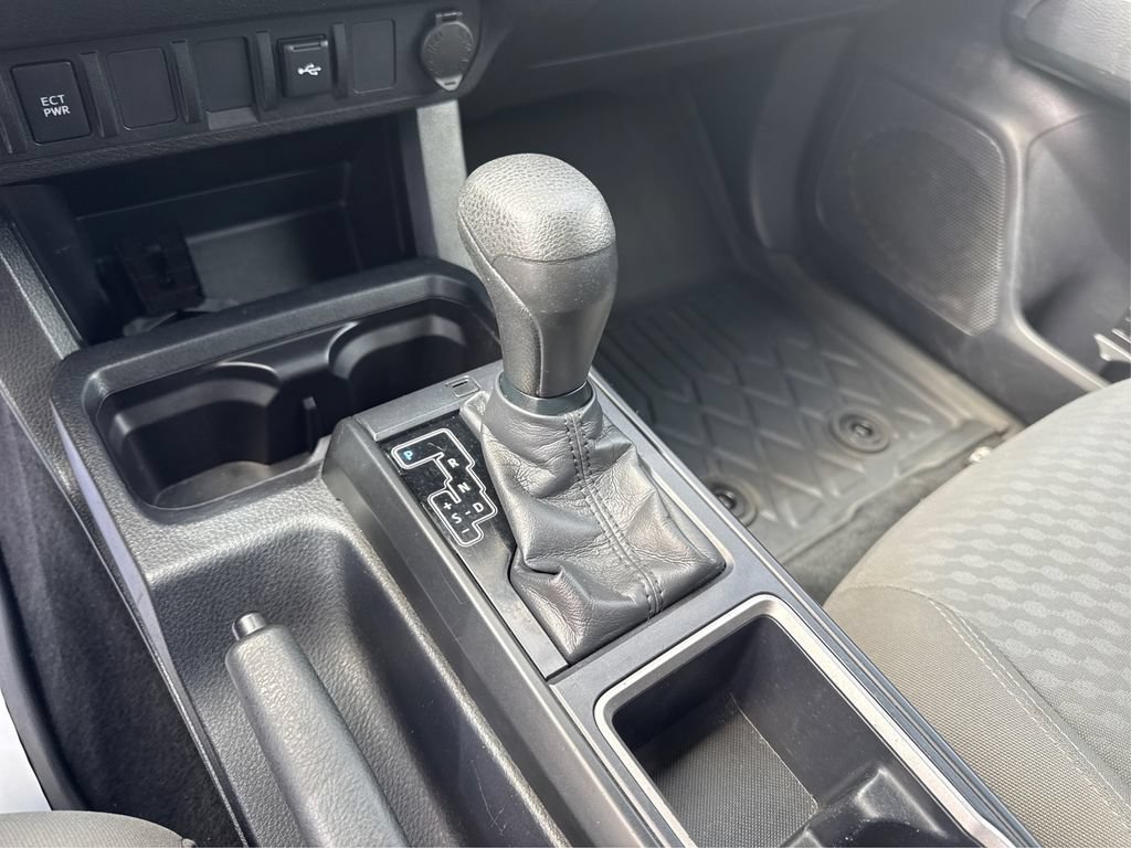 Used 2020 Toyota Tacoma SR AWD/4WD image 31