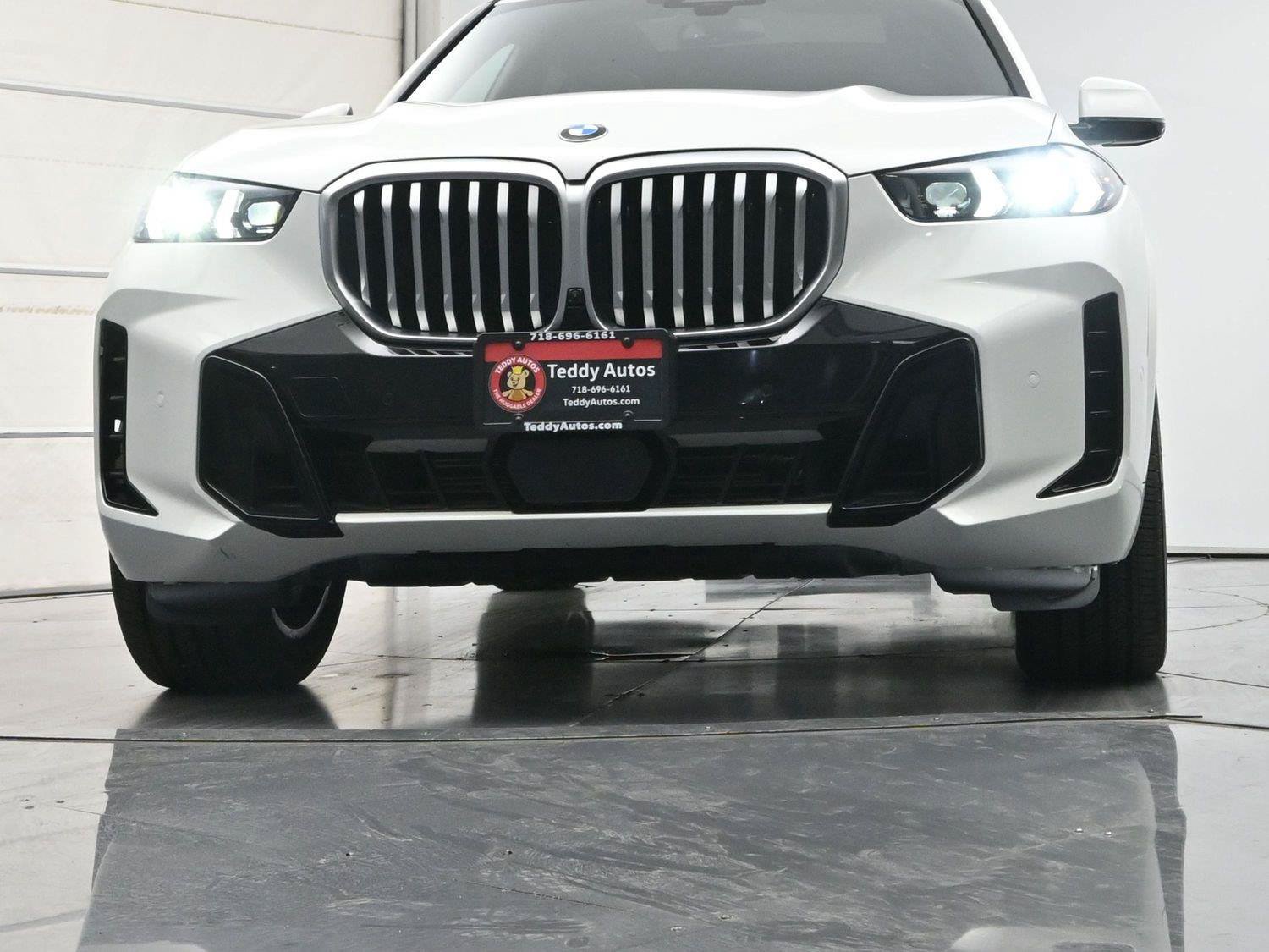 Used 2024 BMW X5 xDrive40i w/ M Sport Package AWD/4WD image 39