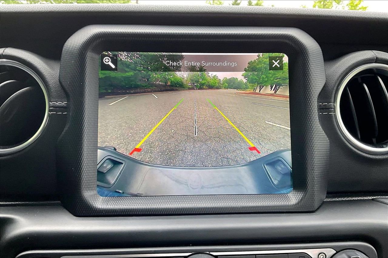 Certified 2021 Jeep Gladiator Overland AWD/4WD image 15