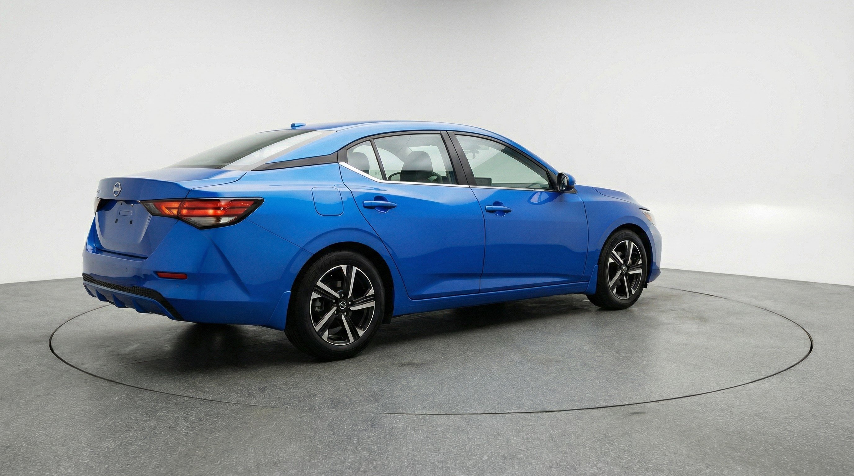 Used 2025 Nissan Sentra SV FWD image 9