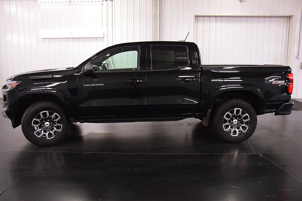 Used 2025 Chevrolet Colorado Z71 image 4