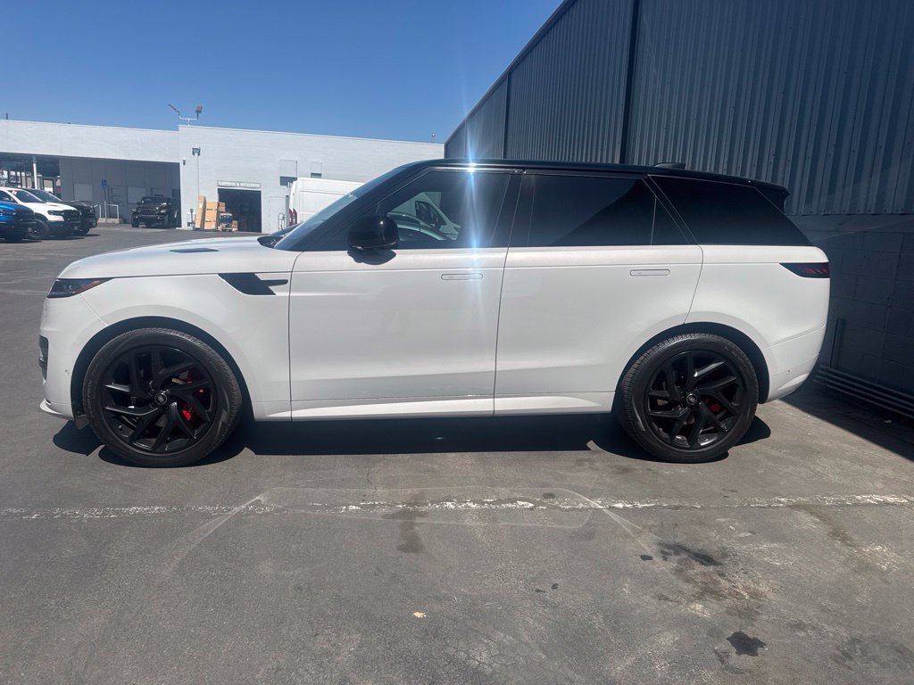 Used 2023 Land Rover Range Rover Sport SE Dynamic AWD/4WD image 3