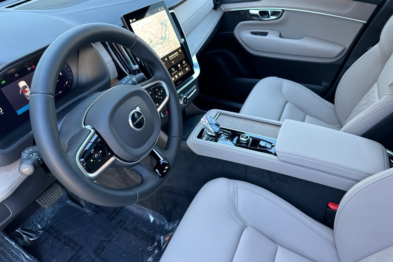 New 2026 Volvo XC90 B5 Plus w/ Protection Package AWD/4WD image 13