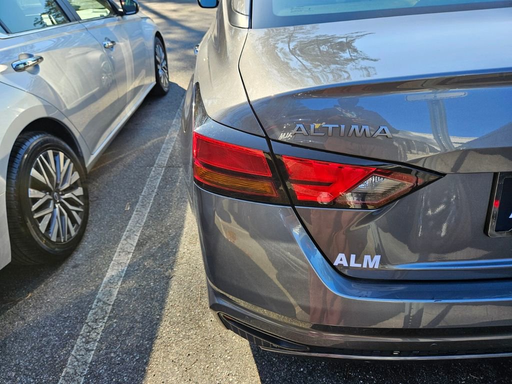Used 2024 Nissan Altima 2.5 SV image 9
