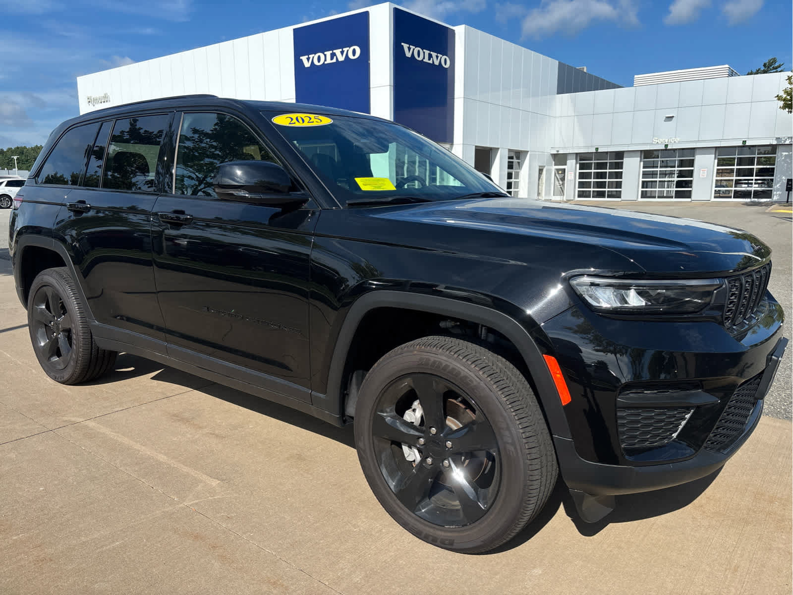 Used 2025 Jeep Grand Cherokee Altitude