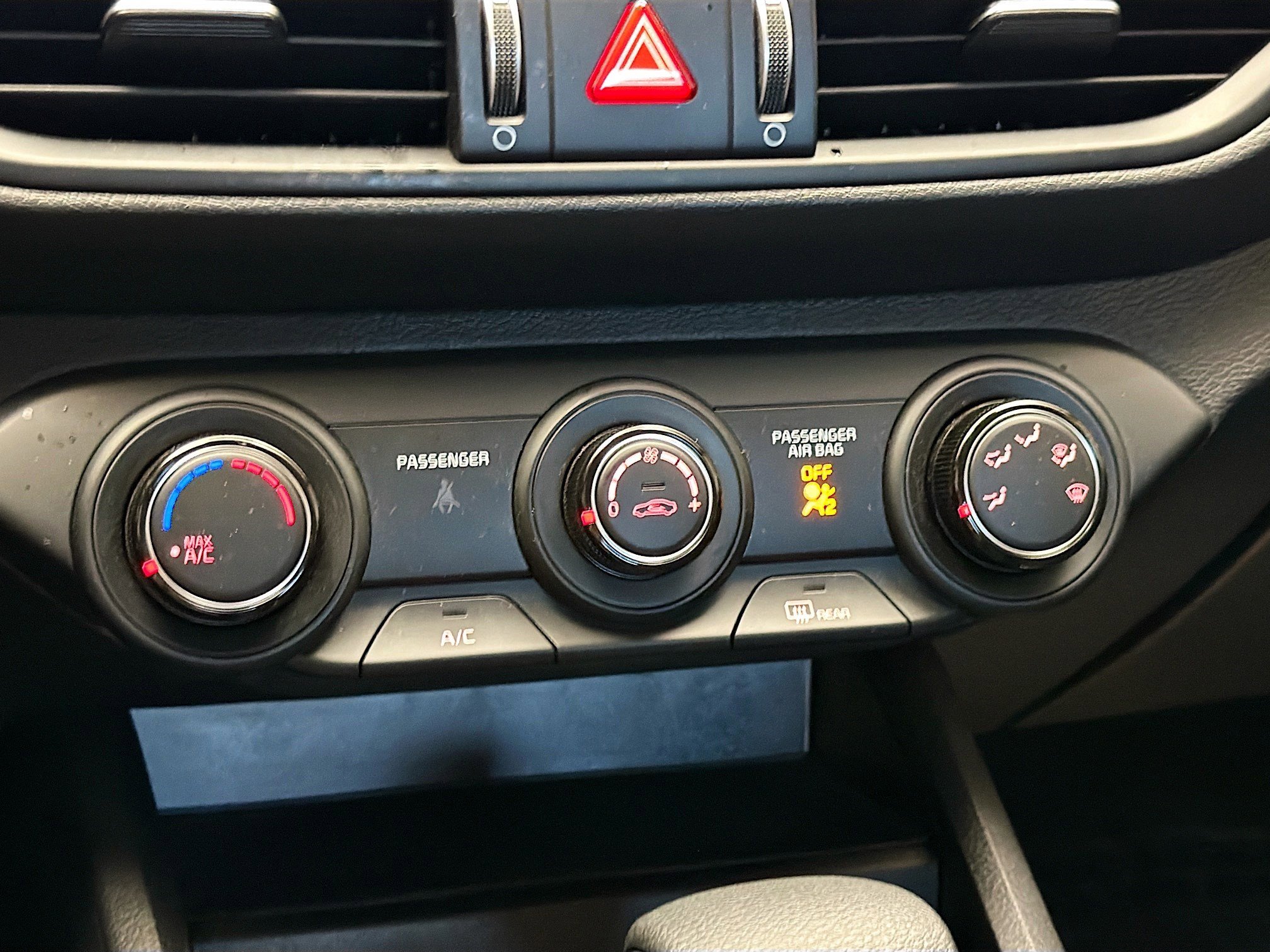 Used 2024 Kia Forte LXS w/ LXS Technology Package image 9