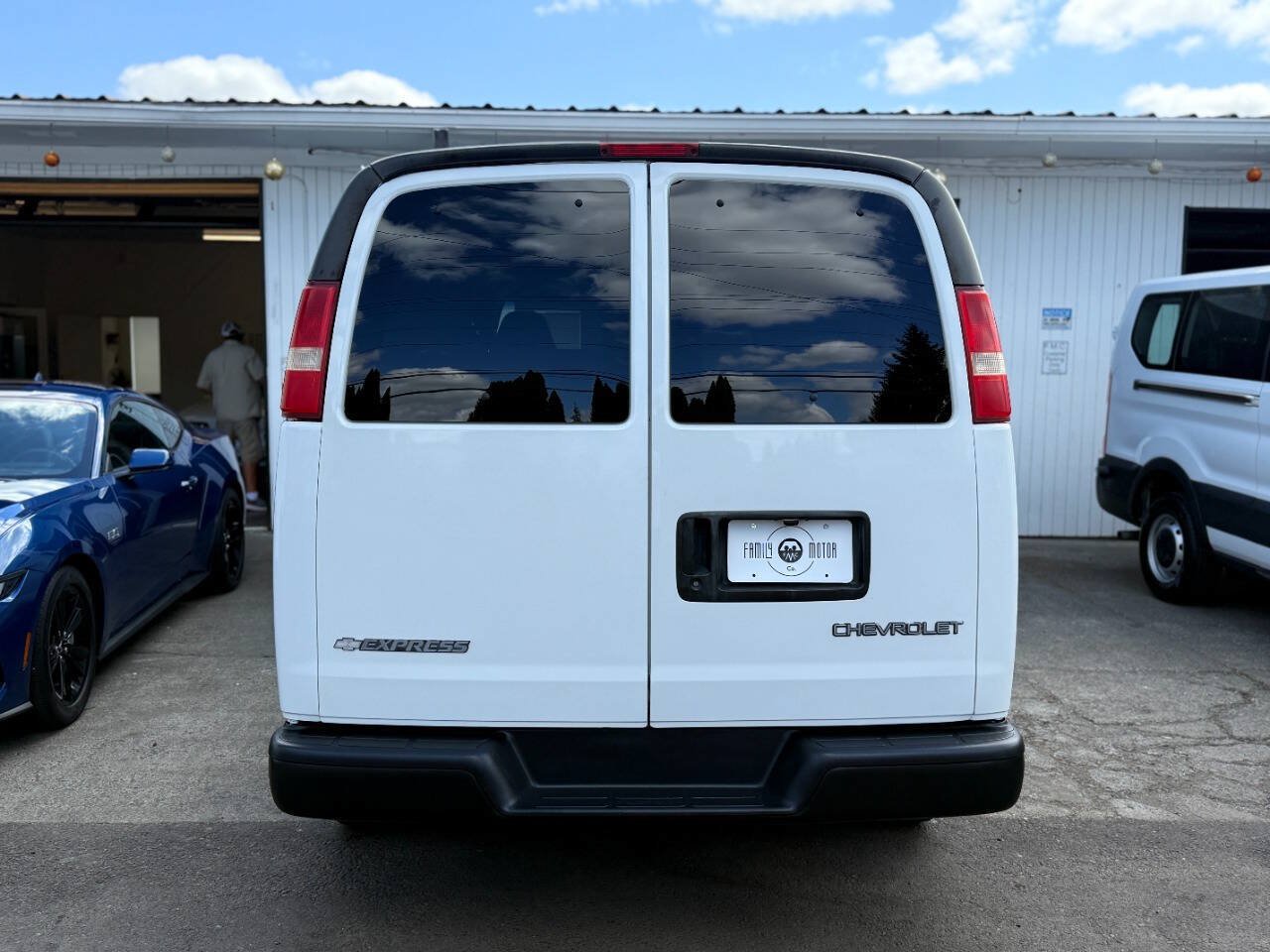 Used 2003 Chevrolet Express 3500 Extended Passenger RWD image 11