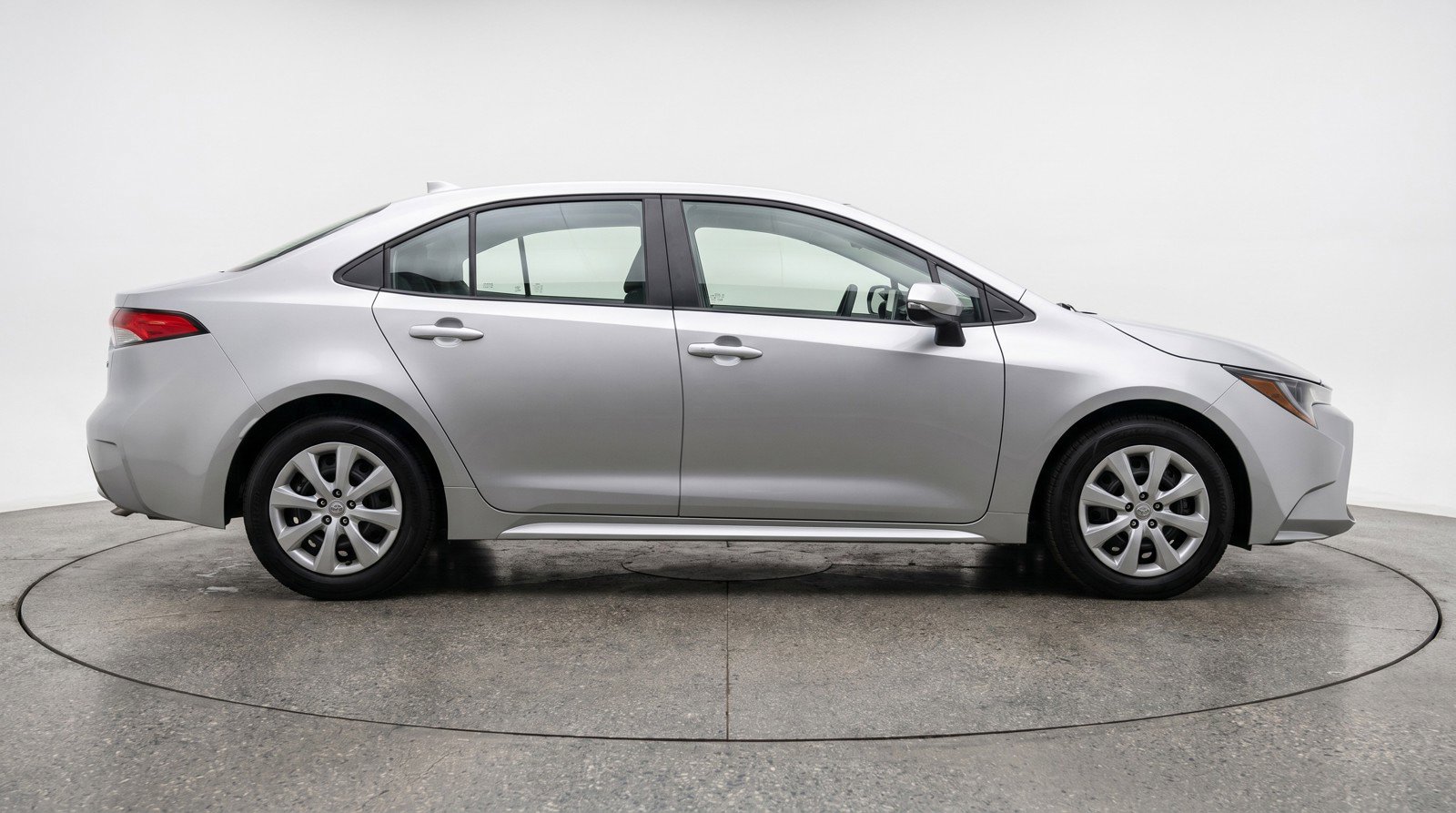 Used 2025 Toyota Corolla LE FWD image 11