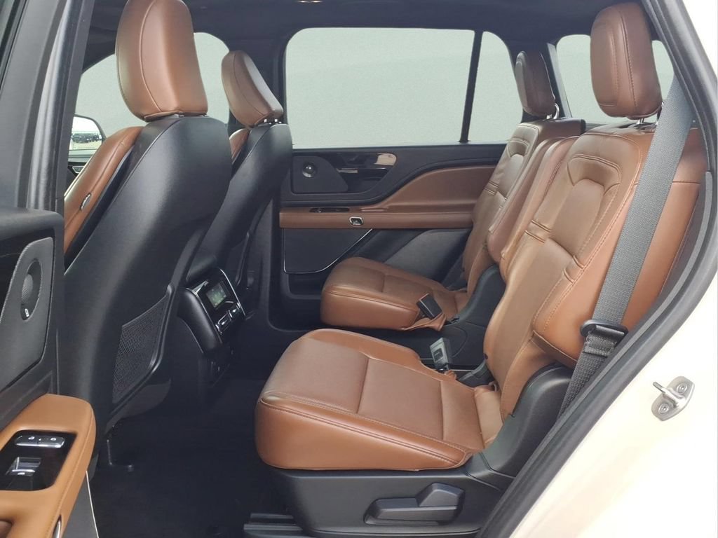 Used 2021 Lincoln Aviator Grand Touring w/ Elements Package Plus AWD/4WD image 14