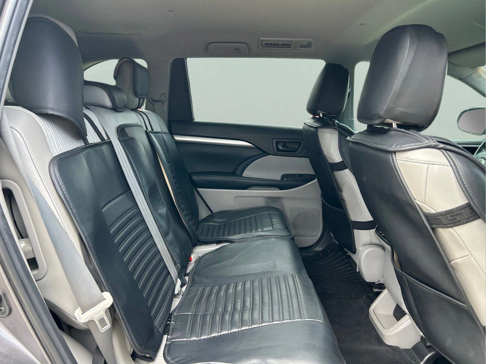 Used 2019 Toyota Highlander Plus FWD image 11
