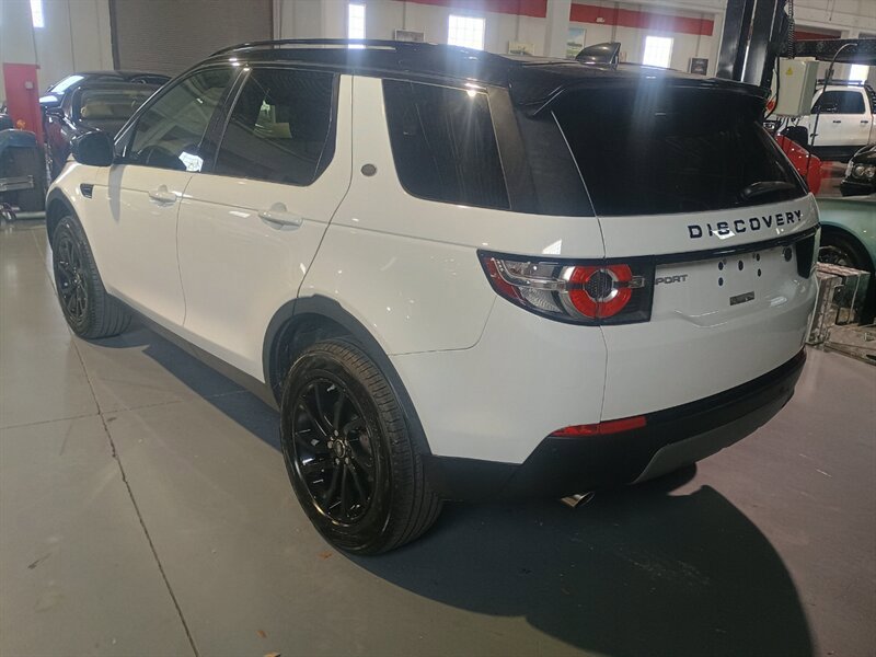 Used 2019 Land Rover Discovery Sport SE AWD/4WD image 3
