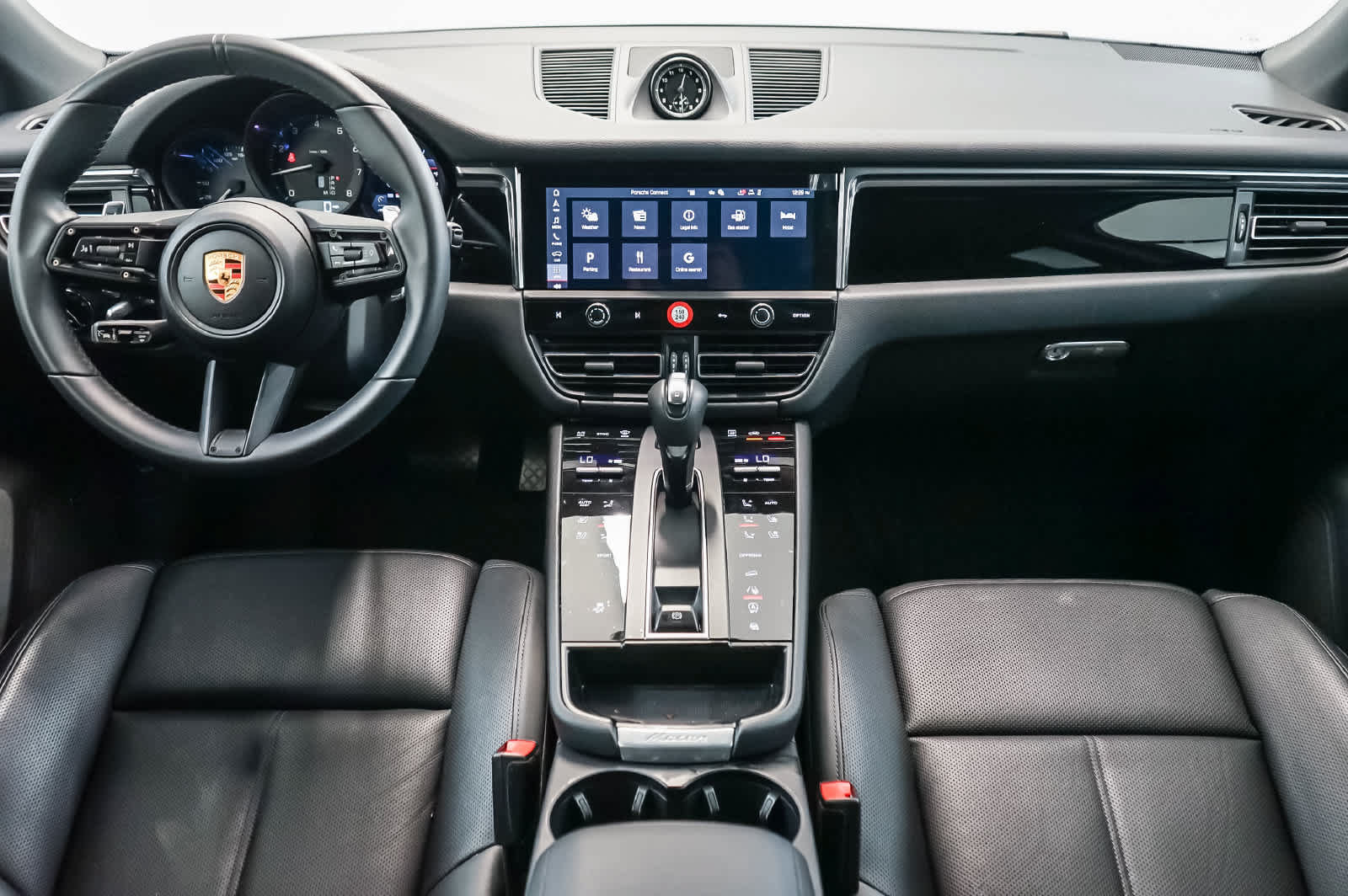 Certified 2026 Porsche Macan AWD/4WD image 18