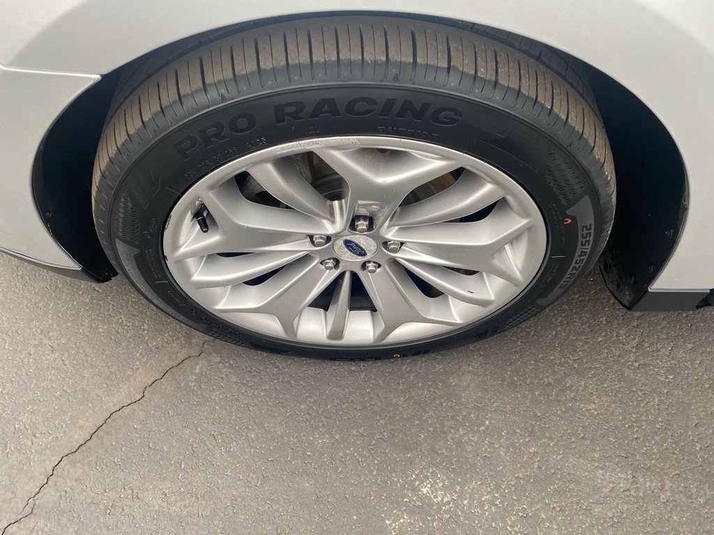 Used 2018 Ford Taurus Limited FWD image 26