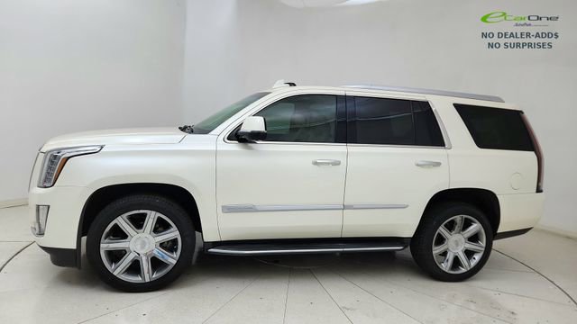 Used 2015 Cadillac Escalade Luxury RWD image 3