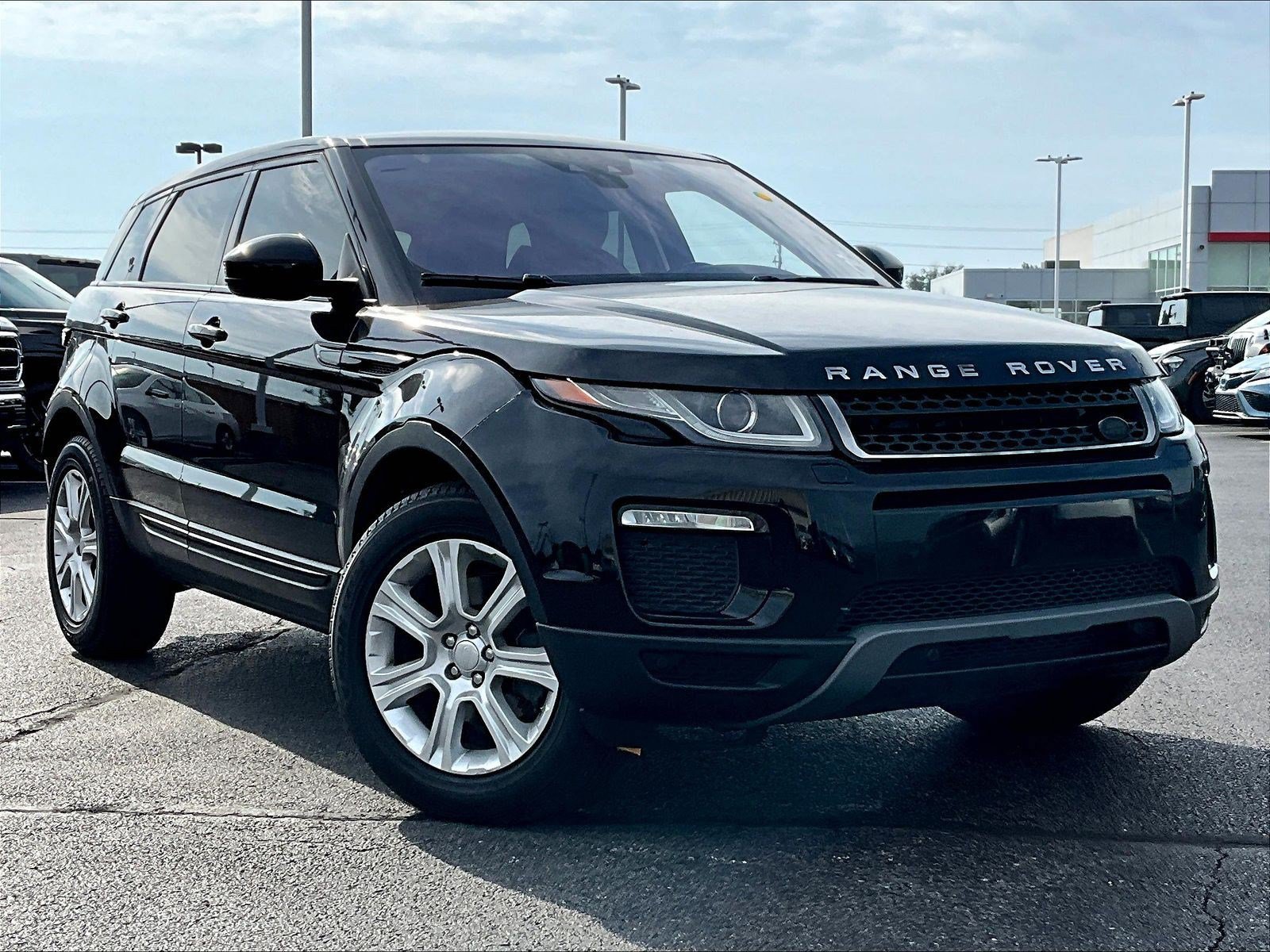 Used 2018 Land Rover Range Rover Evoque SE AWD/4WD image 3